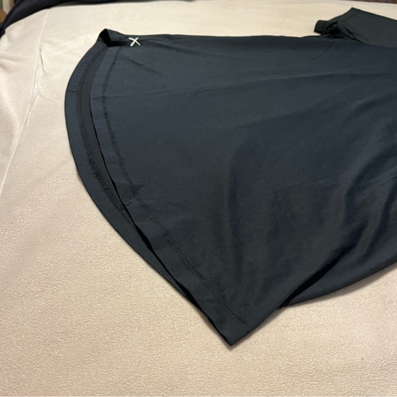 NWOT CUTS CLOTHING Curve-Hem Athletic Fit T-Shirt - Picture 4 of 9